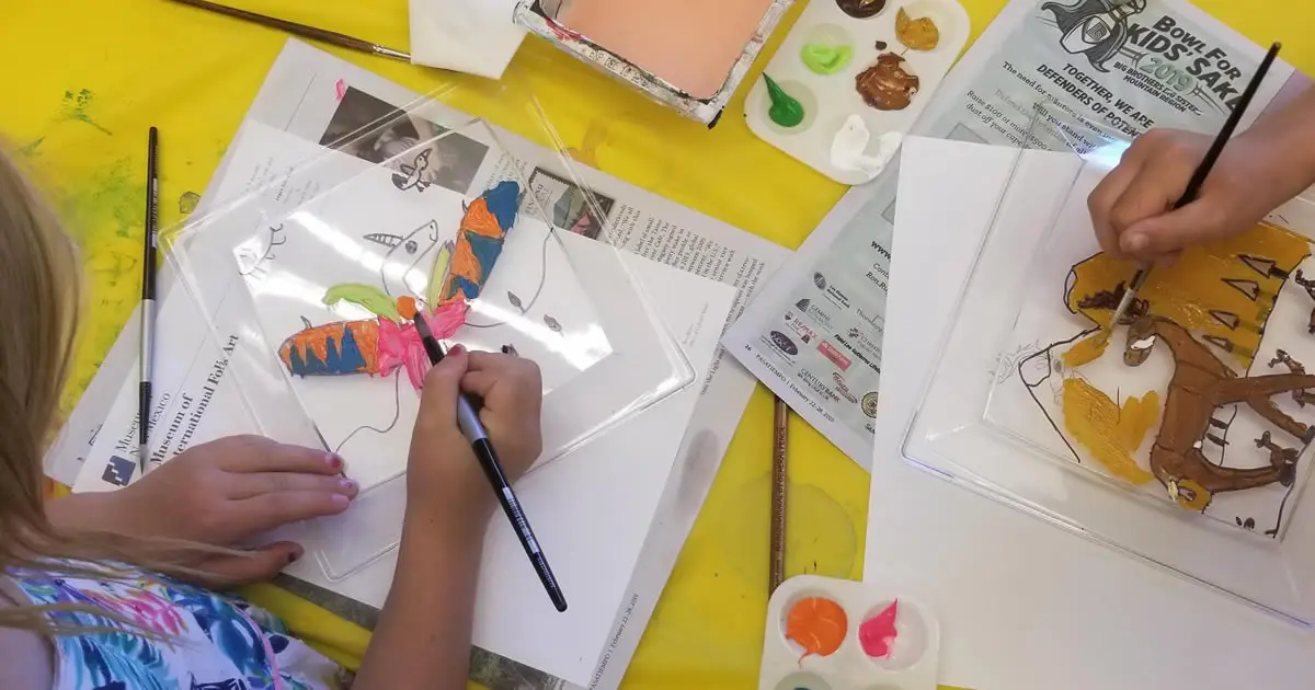 kids-painting-on-plastic-frames Kids painting on transparent plastic frames